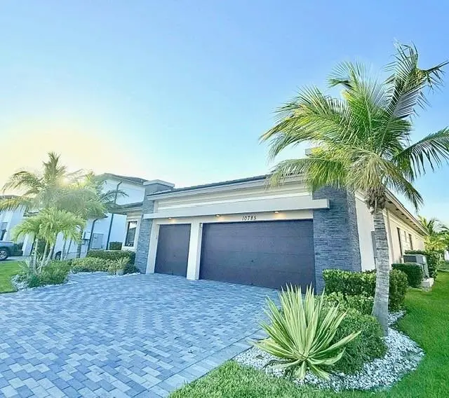 Photo 2 at 10785 Coral Street, Parkland