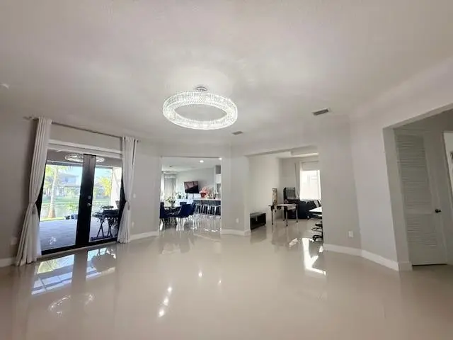Photo 8 at 10785 Coral Street, Parkland