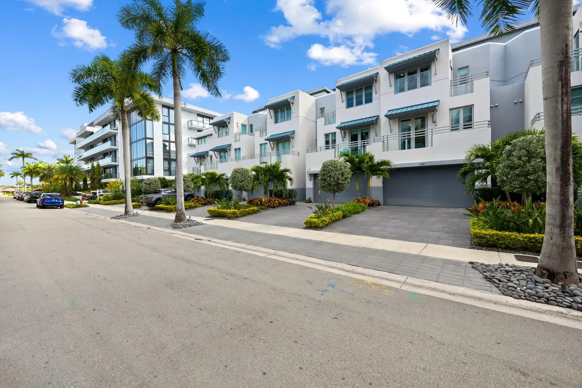 8-web-or-mls-DSC_7206 at 144 Isle Of Venice Drive 144, Fort Lauderdale