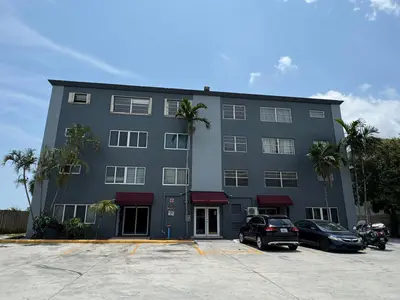 1060 Crystal Lake Drive 101, Deerfield Beach – Condominium for sale