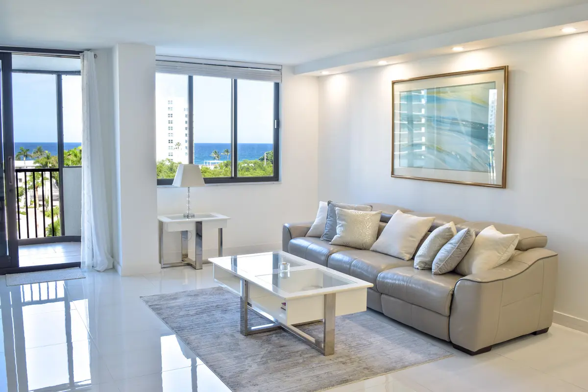 2. Apartment - Sala (1) at 3420 S Ocean Boulevard 7o, Highland Beach