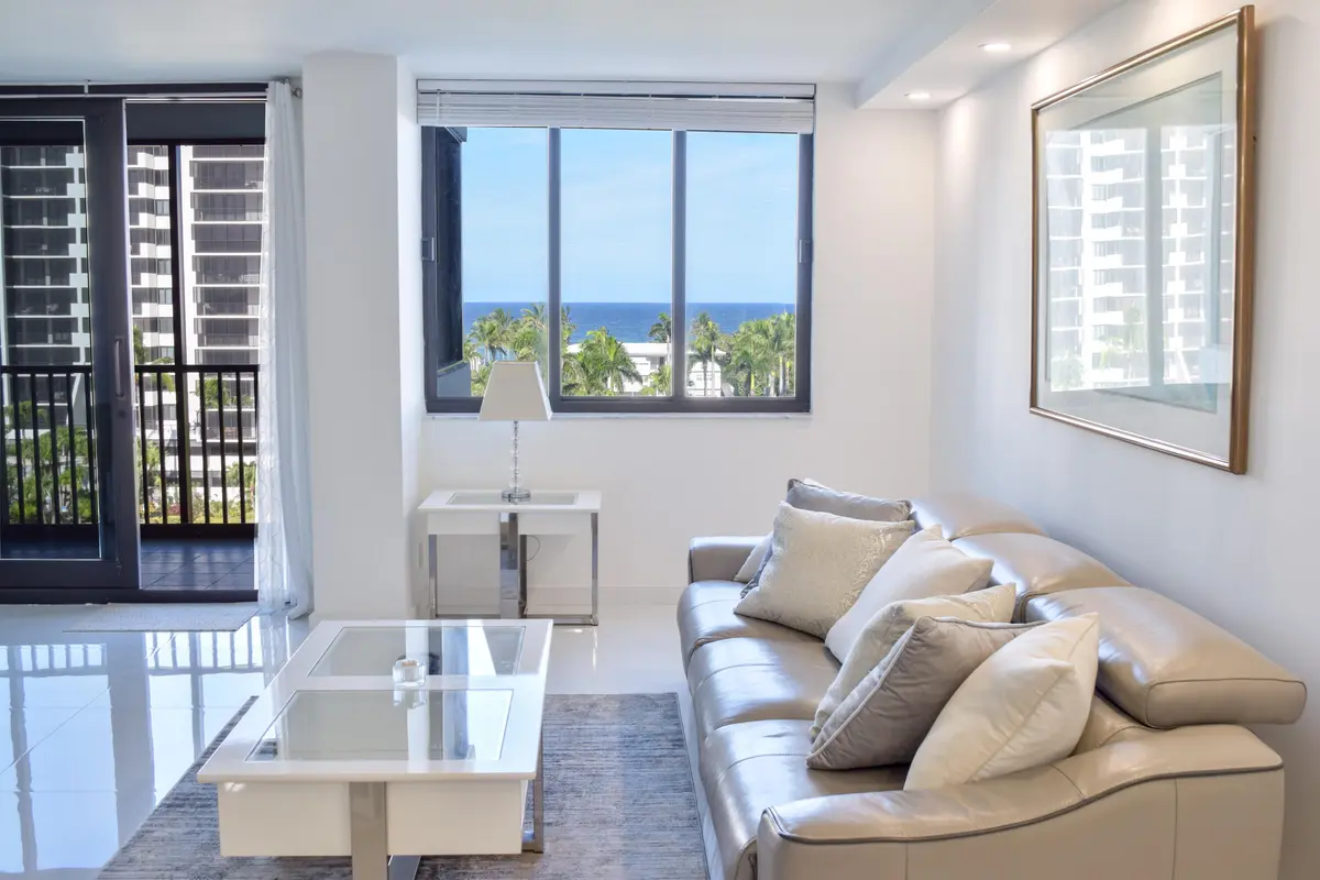 3. Apartment - Sala (2) at 3420 S Ocean Boulevard 7o, Highland Beach