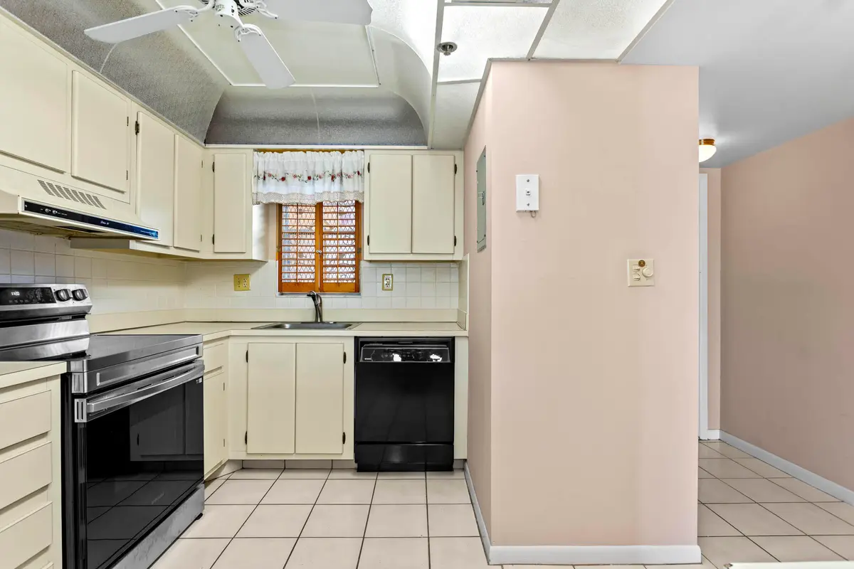 8_P8A2449 at 3001 W Rolling Hills Circle 301, Davie
