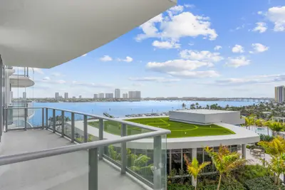 220 Lake Shore Drive 811, Lake Park – leased