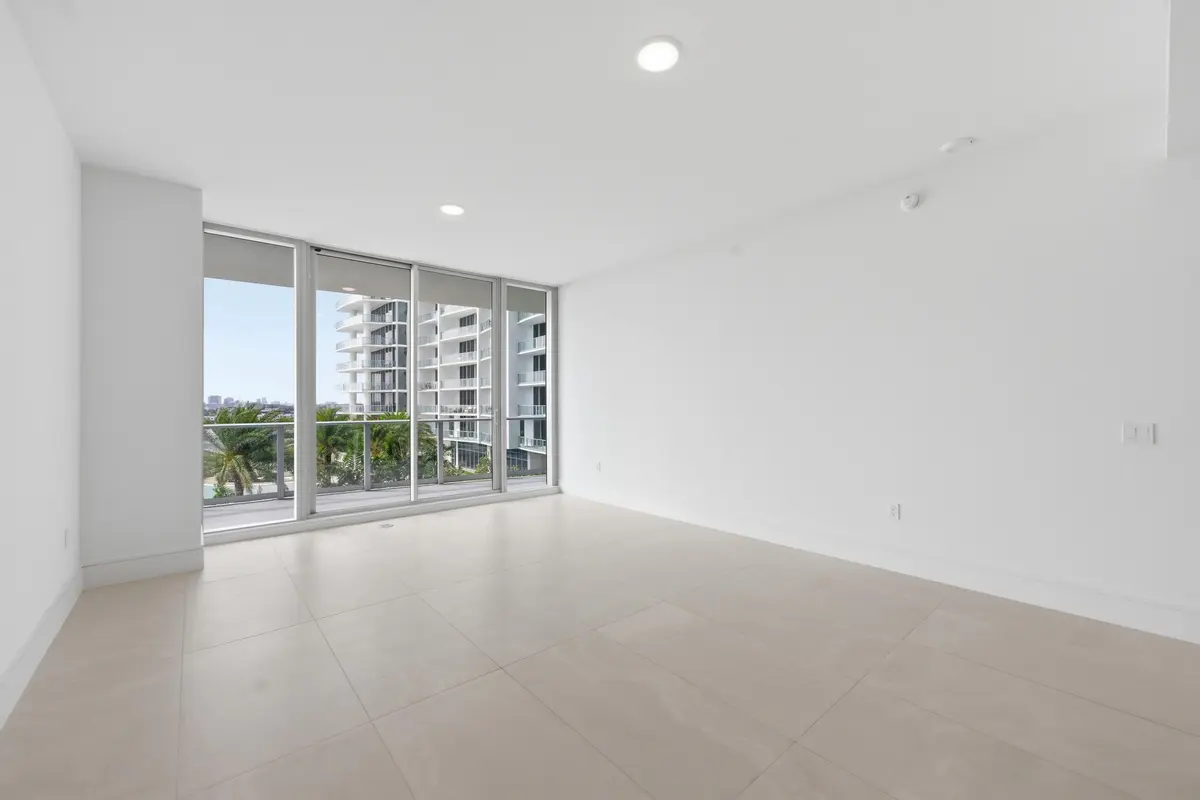 GREAT ROOM at 220 Lake Shore Drive 811, Lake Park