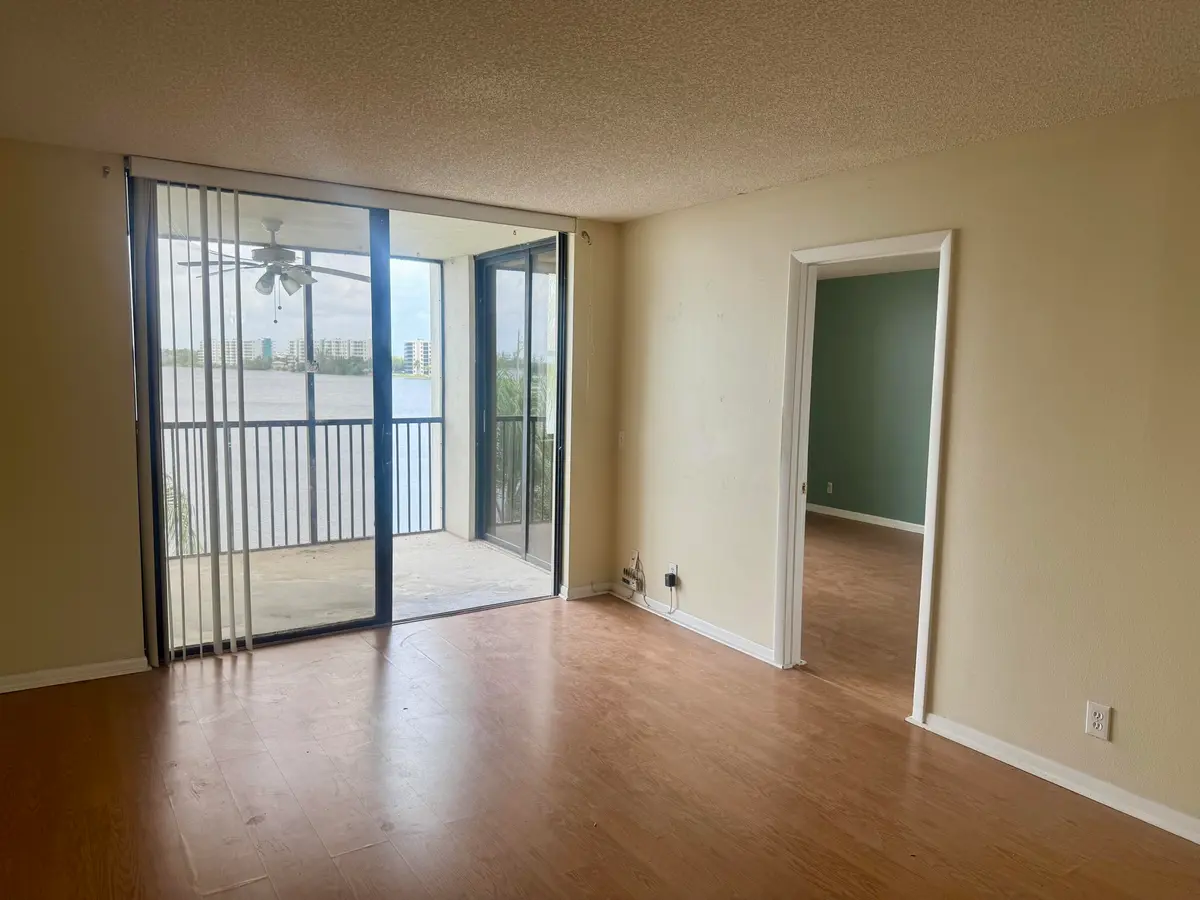 IMG_8119 at 110 Lake Emerald Drive 404, Oakland Park