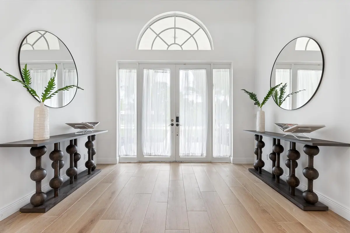 02-2002 at 8717 Estate Drive, West Palm Beach