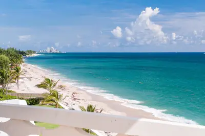 100 Sunrise Avenue 404, Palm Beach – Condominium for rent