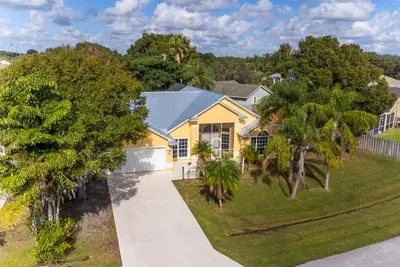 3502 SE Hyde Circle, Port St. Lucie – Single Family Residence for sale