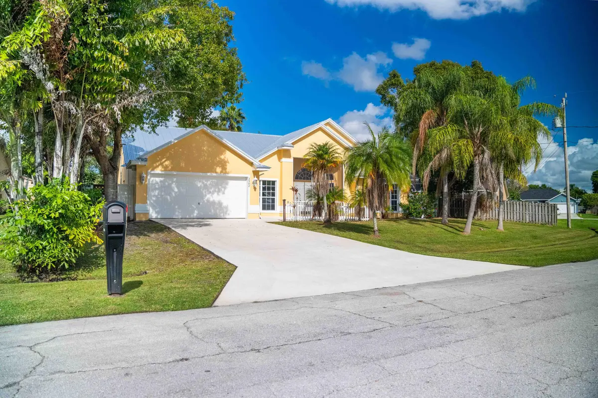 DSC02871-HDR at 3502 SE Hyde Circle, Port St. Lucie