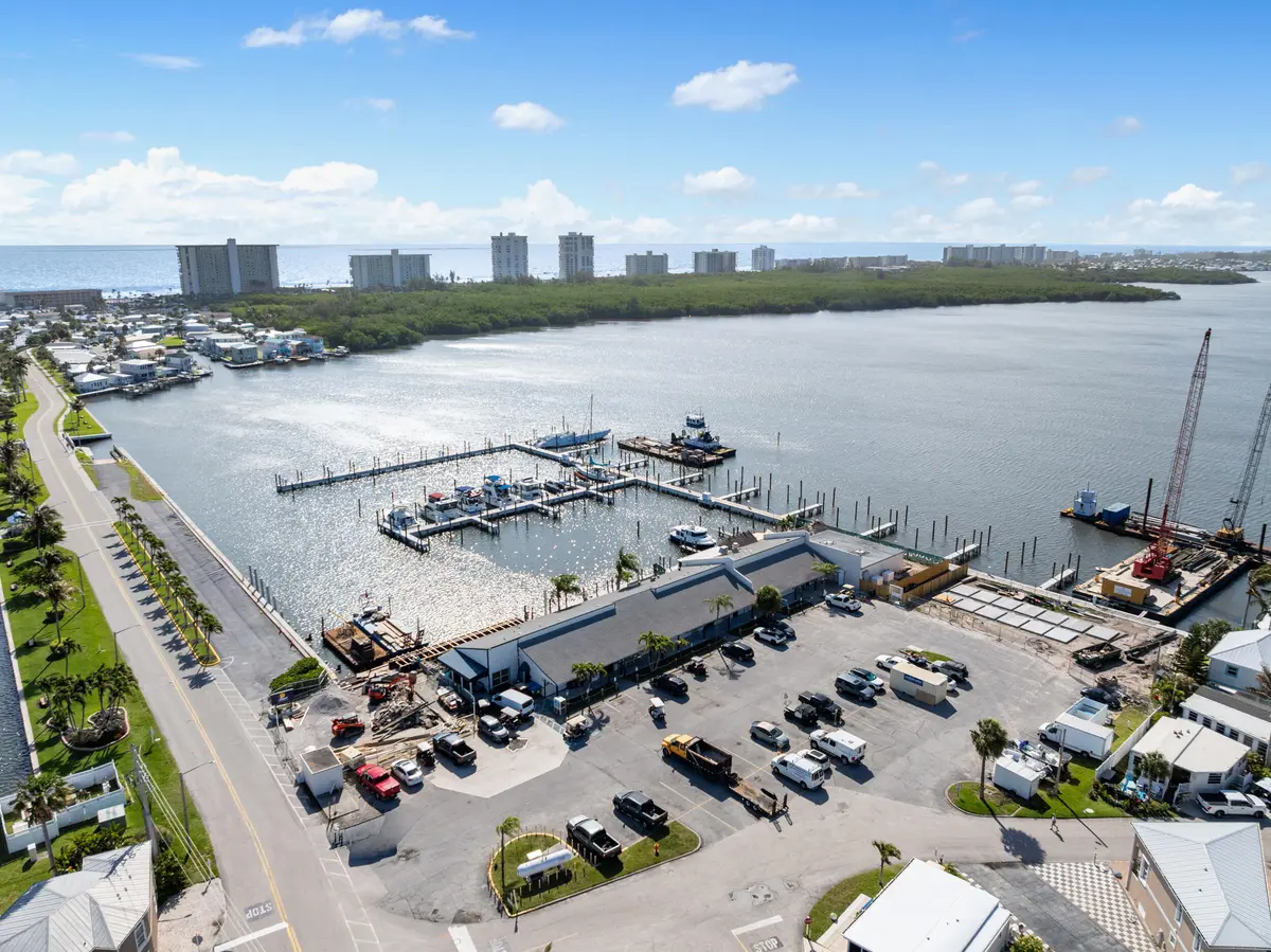 MARINA/VILLAGE GROCERY STORE at 340 Nettles Boulevard, Jensen Beach
