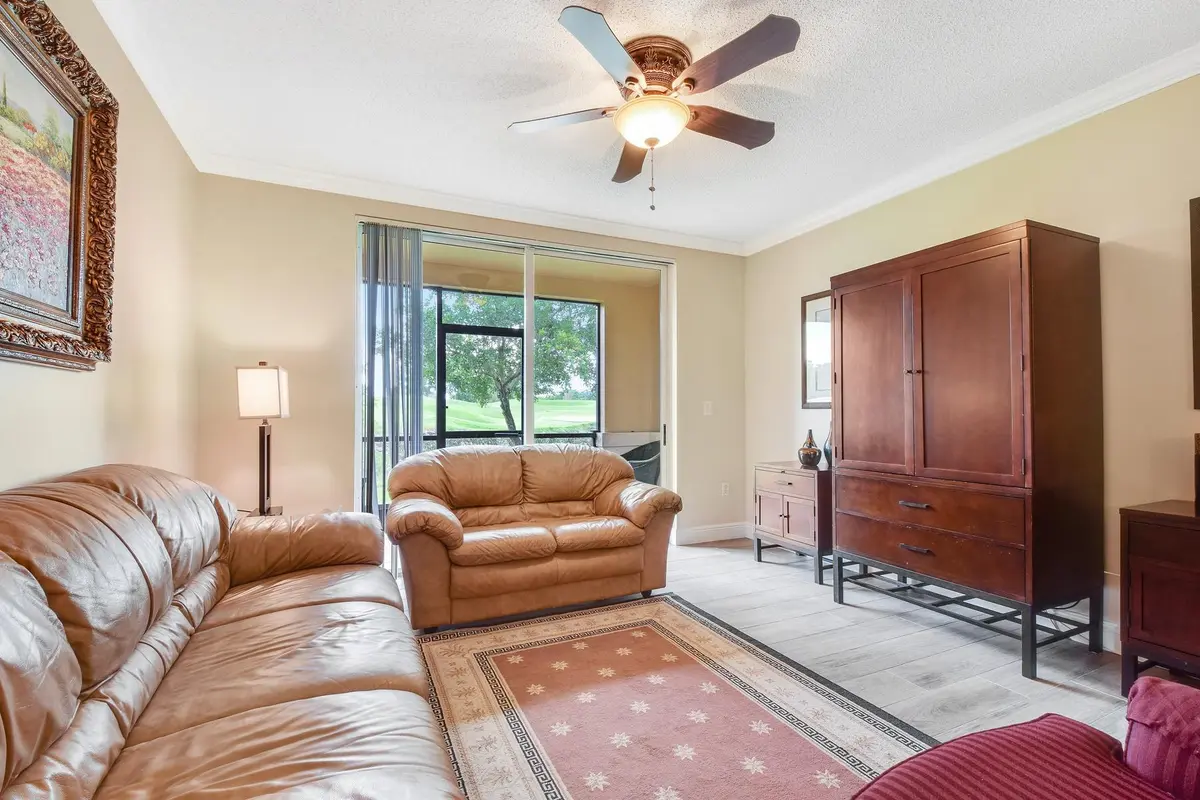 Living at 11740 St Andrews Place, Wellington