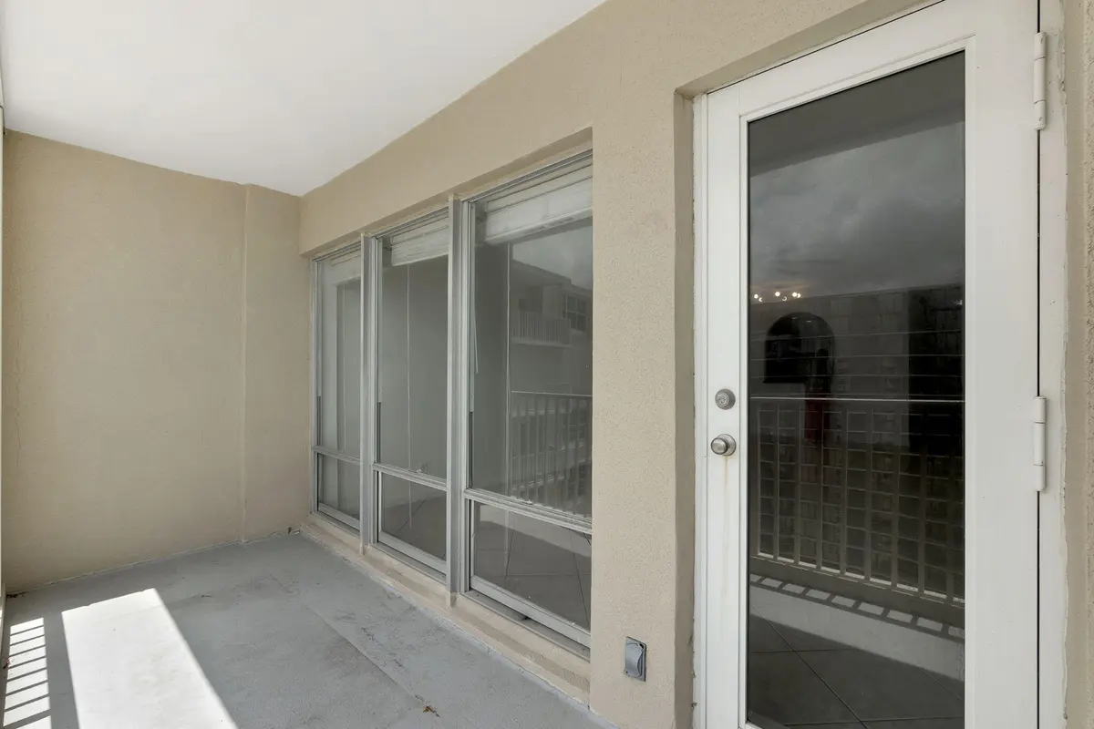 27-web-or-mls-DSC09364dsc09364 at 750 N Ocean Boulevard Apt 1904, Pompano Beach