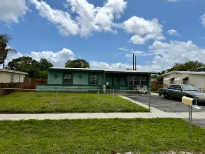1004 NW 12th Street, Fort Lauderdale – Single Family Residence for sale