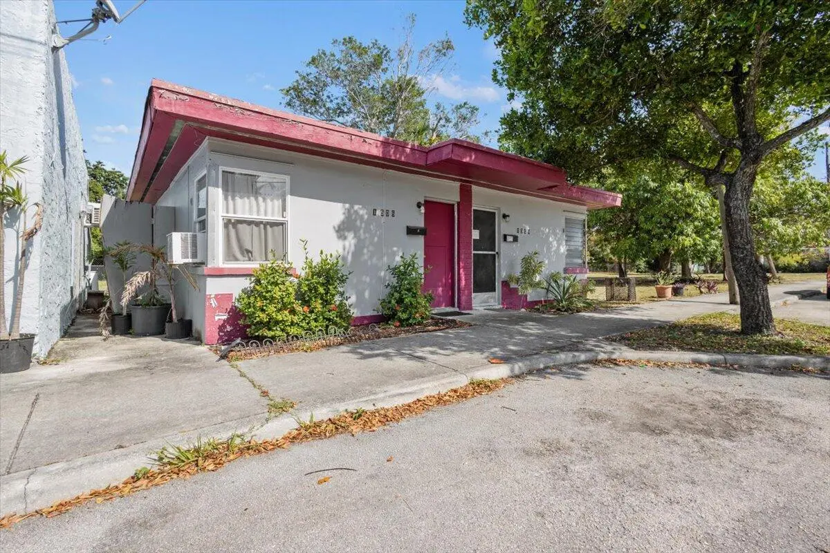 32-GG3A1128 at 1504 N Sapodilla Avenue, West Palm Beach