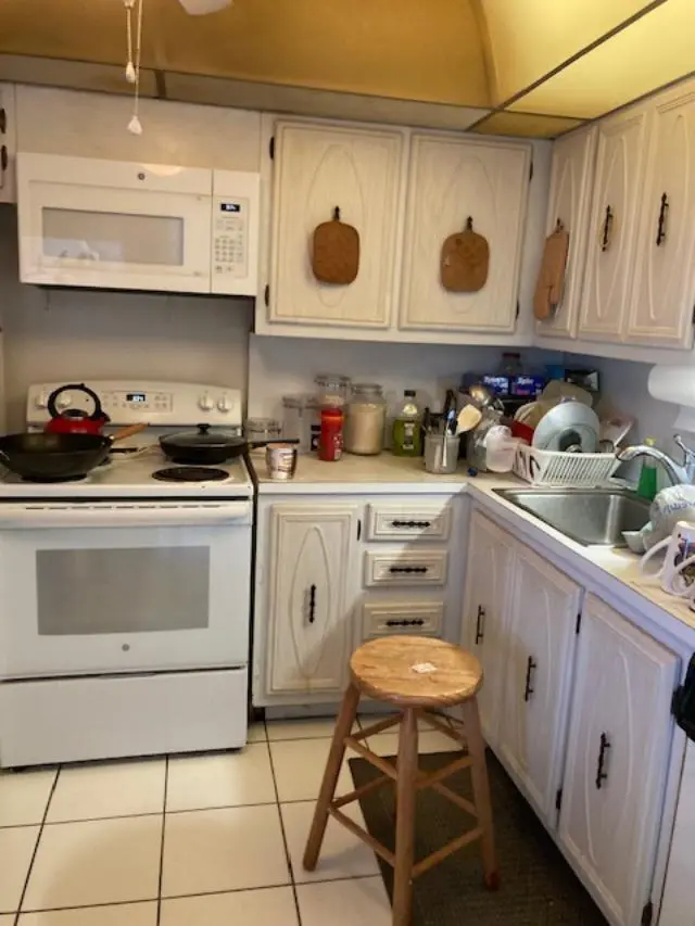 Kitchen at 230 NE 26th Avenue 2140, Boynton Beach
