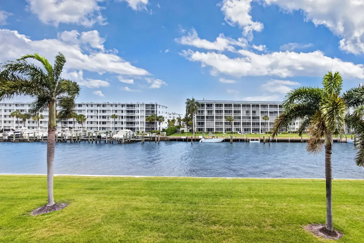 6-web-or-mls-5D1A1910 at 111 Shore Court #206, North Palm Beach