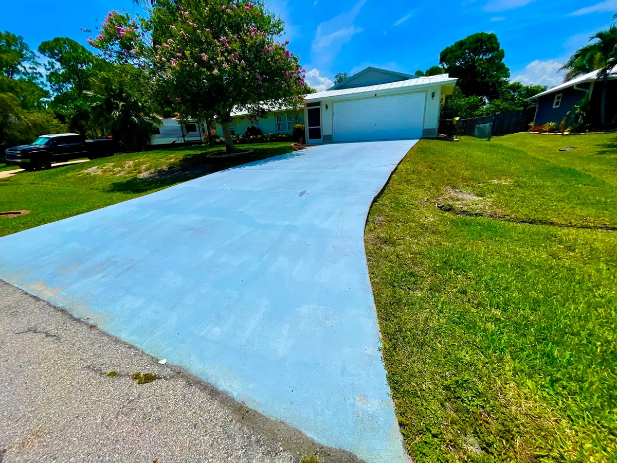 Garage from the side at 1150 SW Jumper Street, Port St. Lucie
