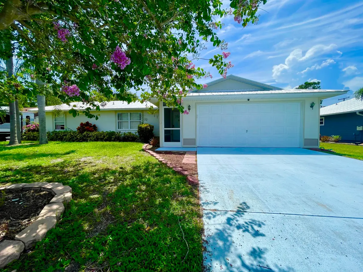 Front of the house at 1150 SW Jumper Street, Port St. Lucie
