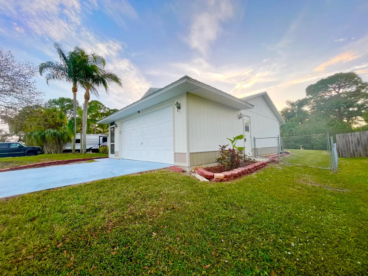Corner of the house at 1150 SW Jumper Street, Port St. Lucie