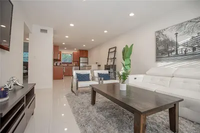601 SE 5th Court 108, Fort Lauderdale – sold
