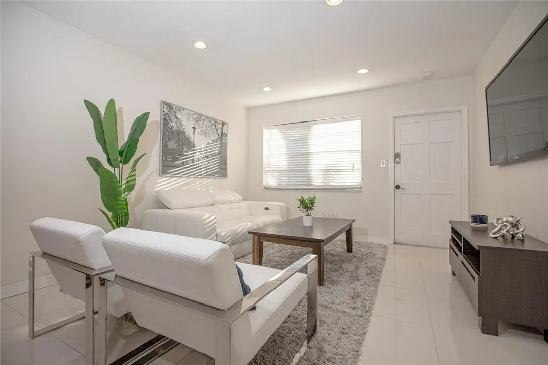 Photo 3 at 601 SE 5th Court 108, Fort Lauderdale