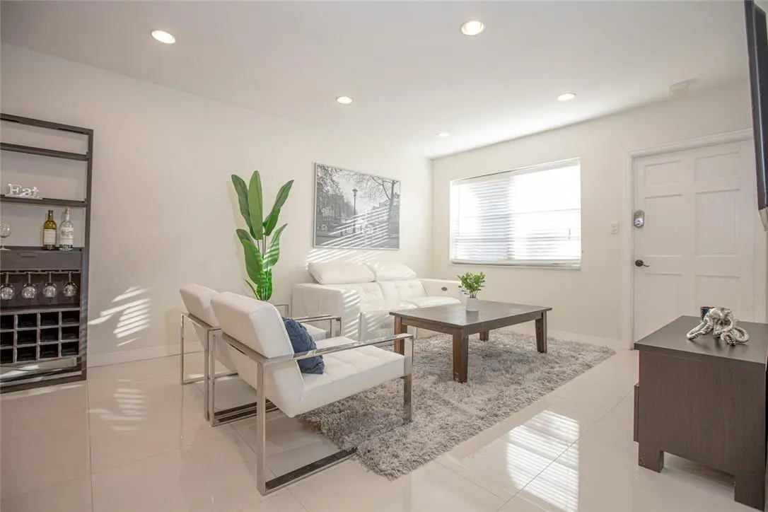 Photo 4 at 601 SE 5th Court 108, Fort Lauderdale