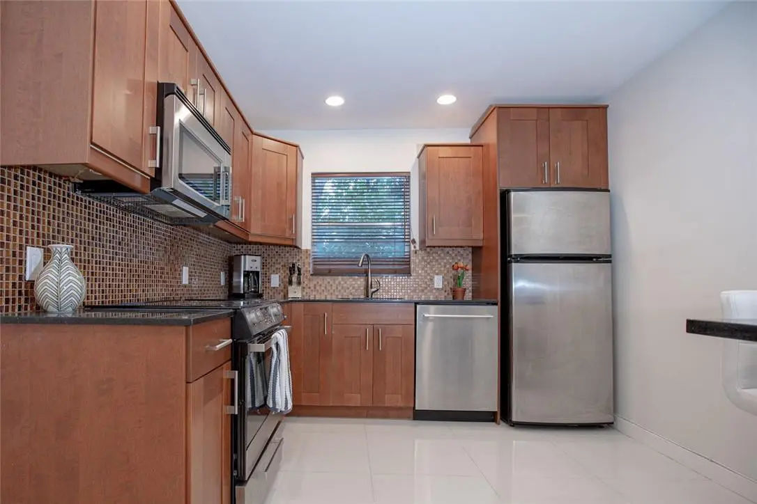 Photo 6 at 601 SE 5th Court 108, Fort Lauderdale