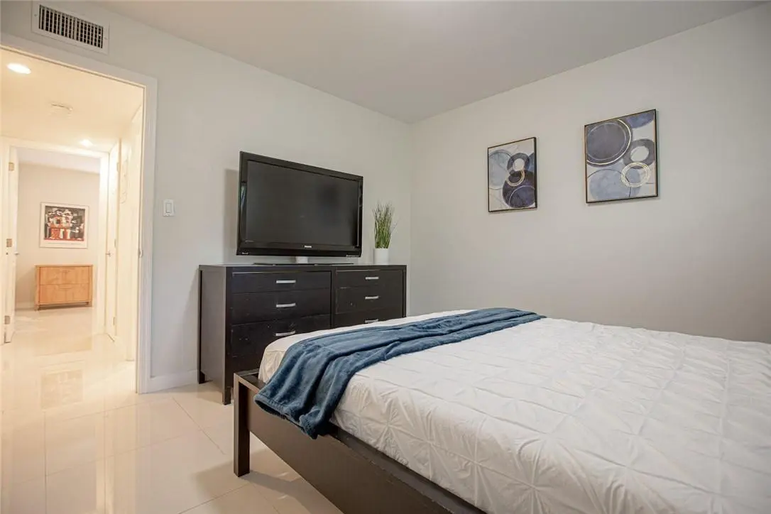 Photo 8 at 601 SE 5th Court 108, Fort Lauderdale