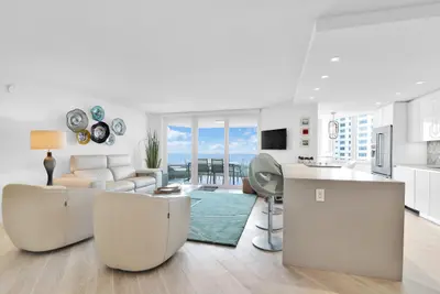 550 S Ocean Boulevard 1004, Boca Raton – sold