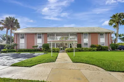 148 Yacht Club Drive 5, North Palm Beach – sold