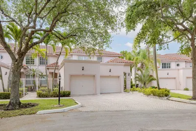 8050 Aberdeen Drive 202, Boynton Beach – Condominium for sale