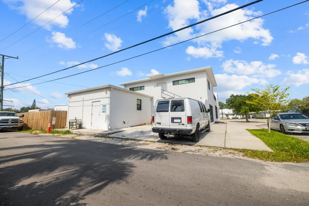 6B0A3710 at 1914 N Dixie Highway, Lake Worth Beach