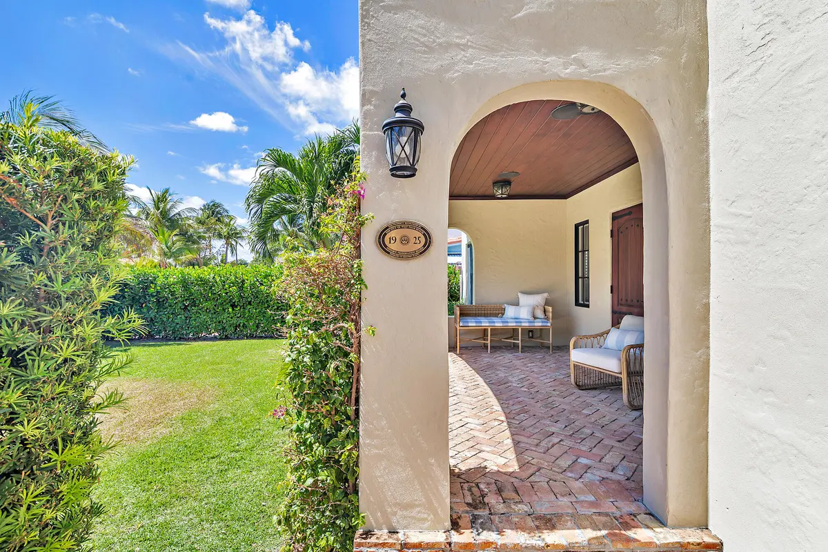 low-10 at 347 Plymouth Road, West Palm Beach