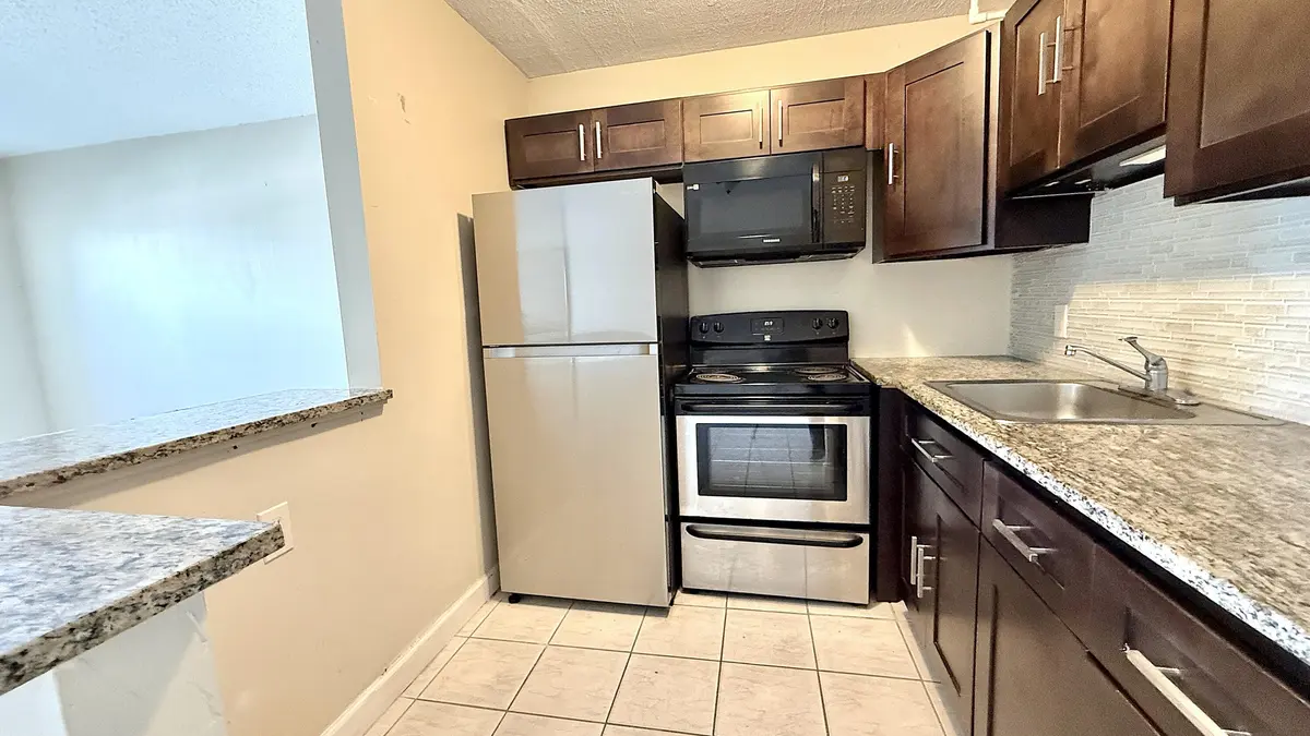 Kitchen at 79 Lyndhurst D, Deerfield Beach