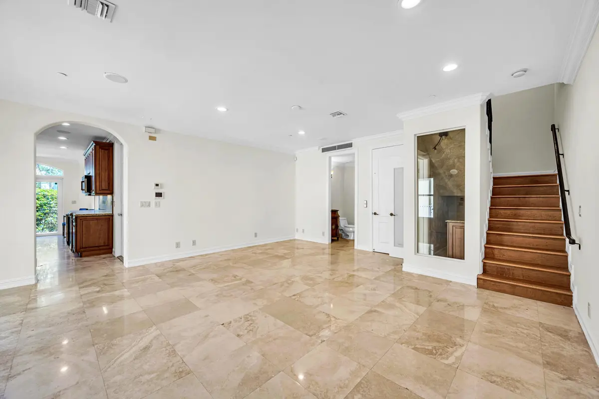 C61EA2F0-6AD1-4FFE-BDF2-3E3BC747E77B at 903 NE 17th Way 104, Fort Lauderdale