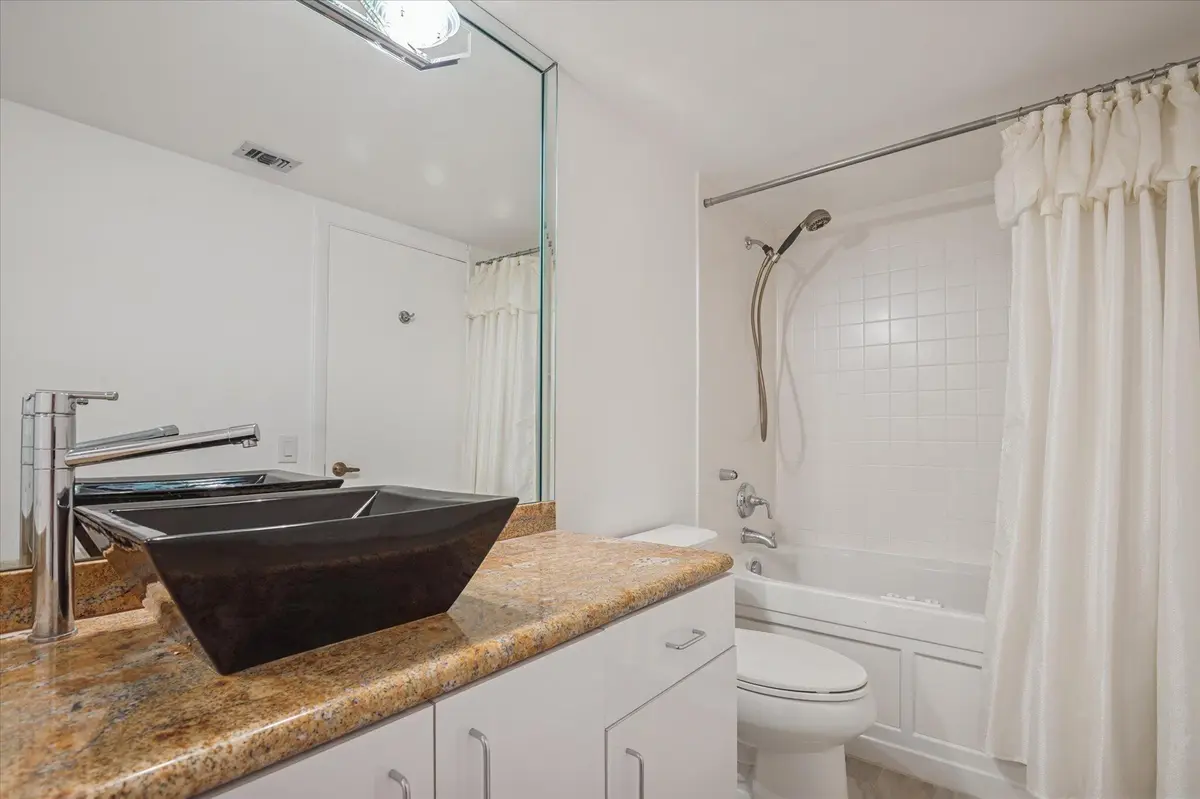 GUEST BATHROOM WITH COMBO BATHTUB/SHOWER at 1010 S Ocean Boulevard 501, Pompano Beach