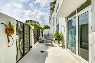 401 N Birch Road Th3, Fort Lauderdale – sold