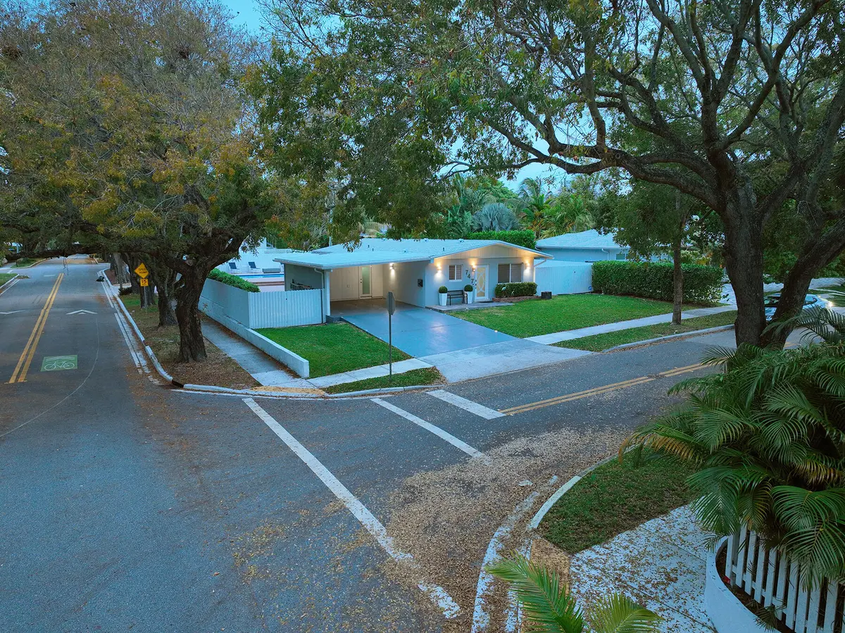 Beautiful Oak Trees at 747 Avon Road, West Palm Beach