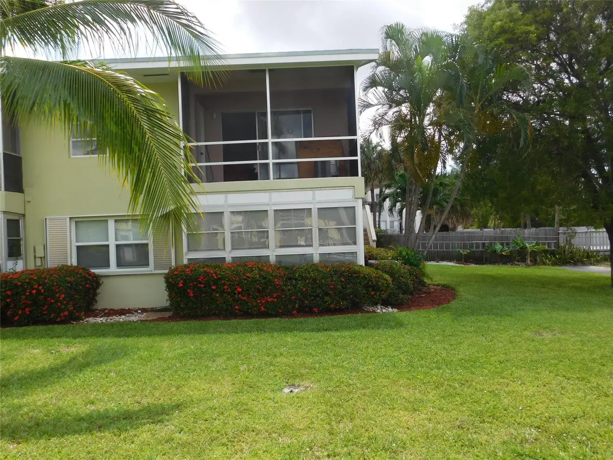 Photo 4 at 960 Crystal Lake Drive 201, Deerfield Beach