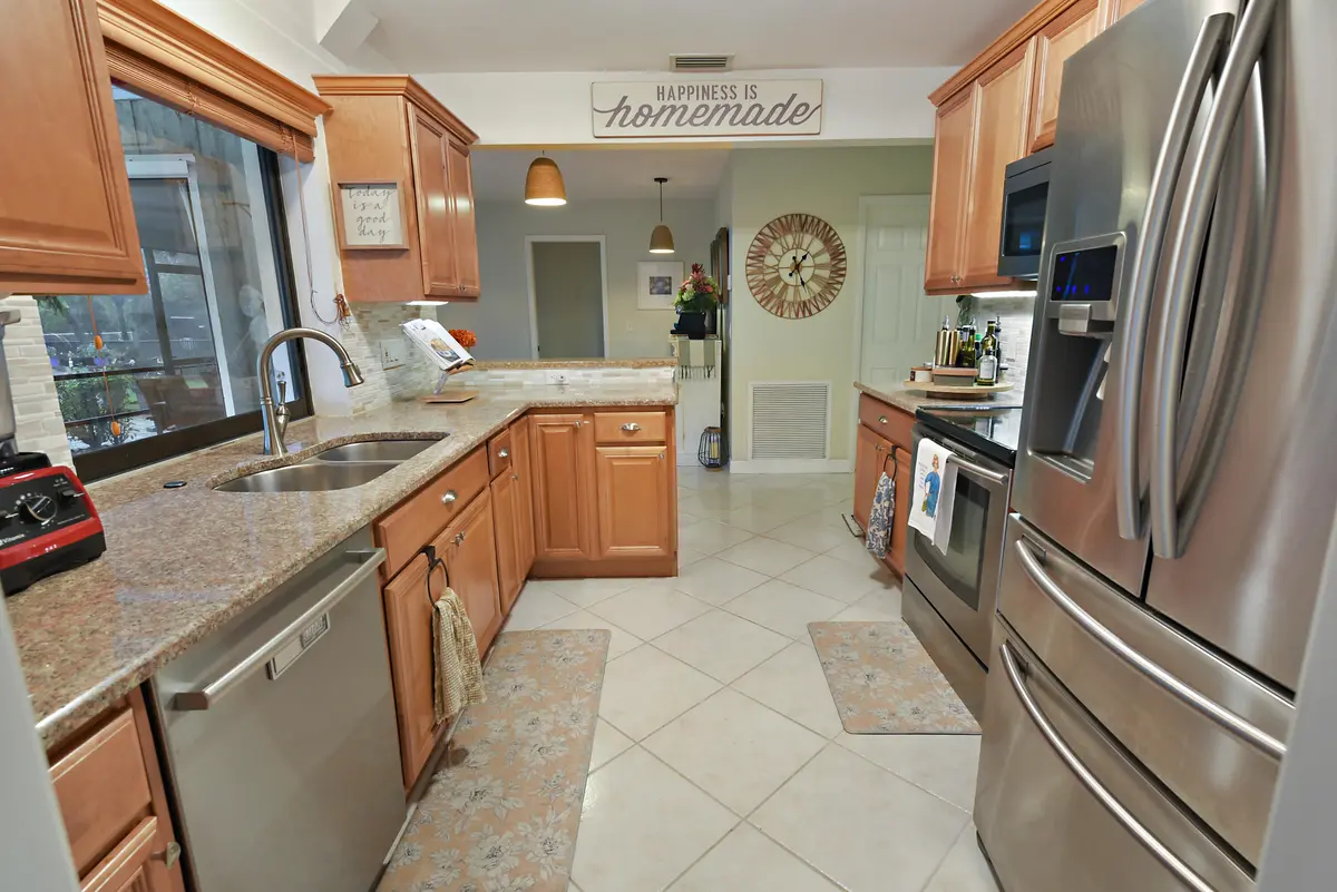 Granite counters at 1172 SE Menores, Port St. Lucie