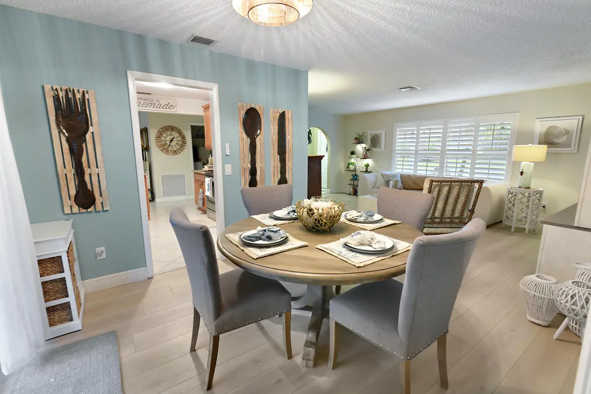 Dining room at 1172 SE Menores, Port St. Lucie
