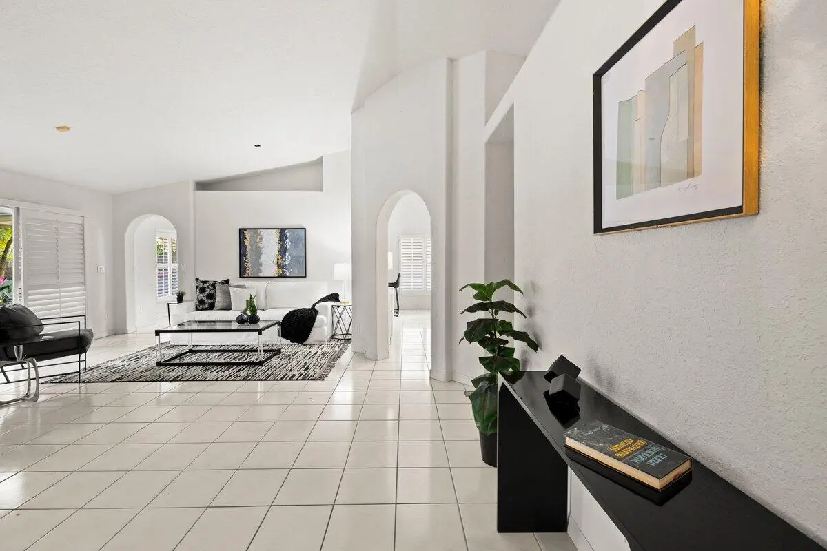 424A4047 at 363 SW 161st Avenue, Pembroke Pines