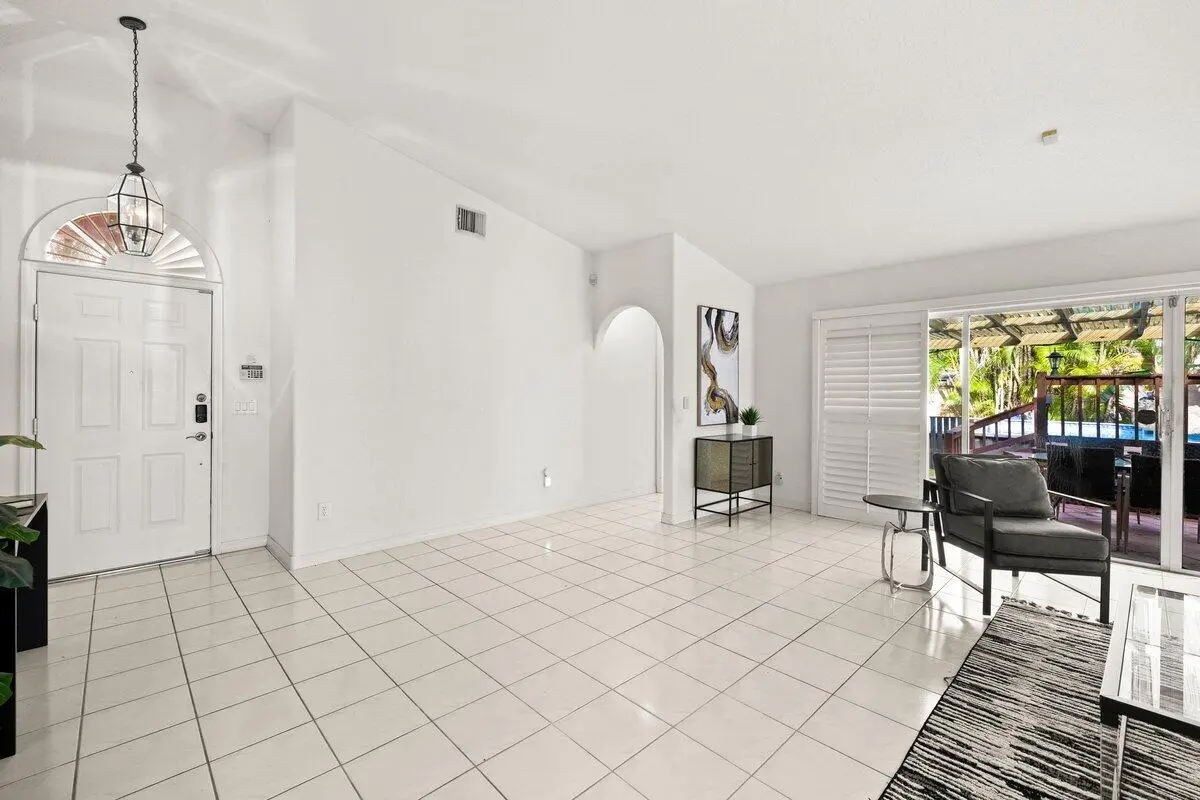 424A4062 at 363 SW 161st Avenue, Pembroke Pines