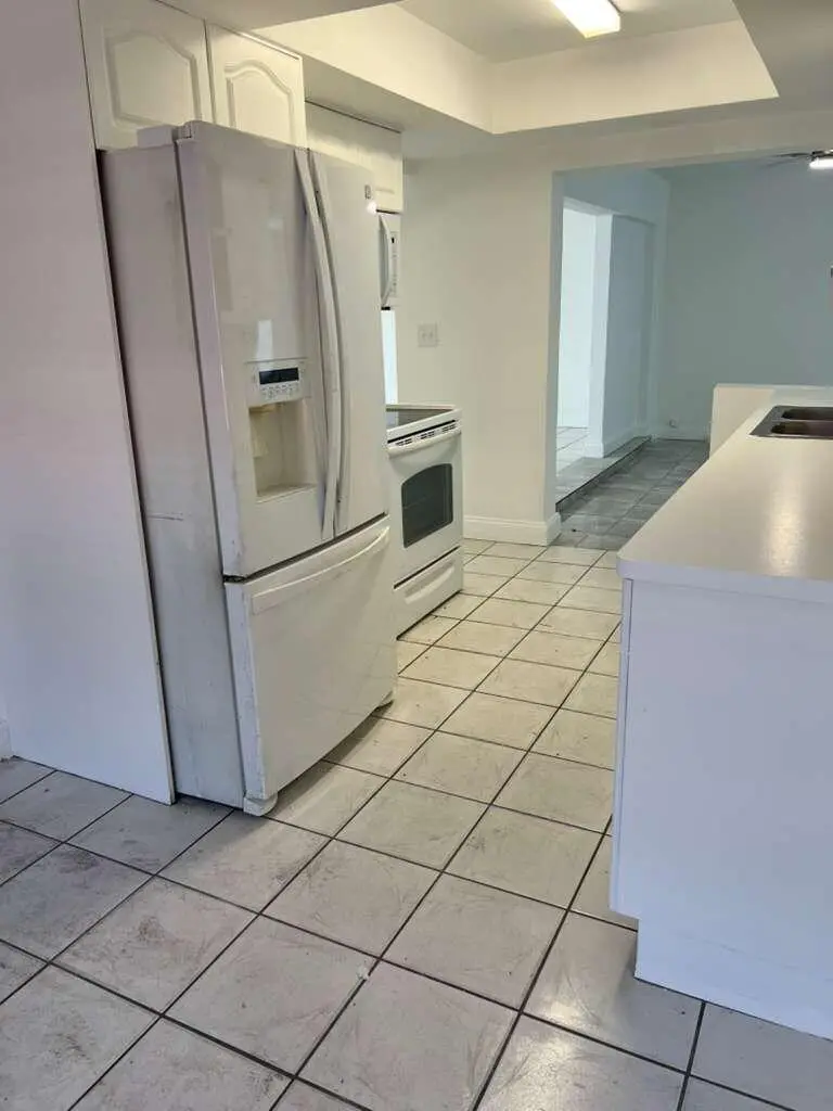 kitc at 3631 NW 33rd Avenue, Lauderdale Lakes