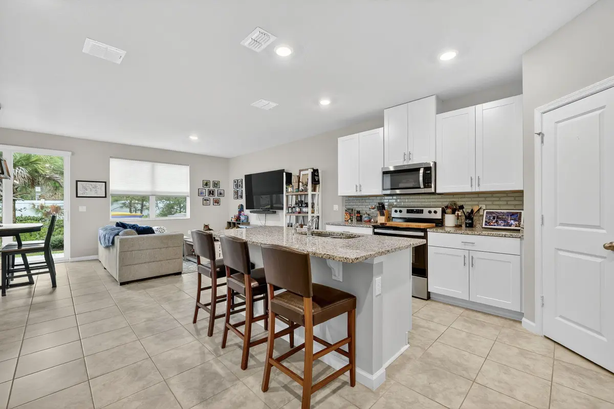 6-web-or-mls-036_3A5A1035 at 5672 SE Edgewater Circle, Stuart