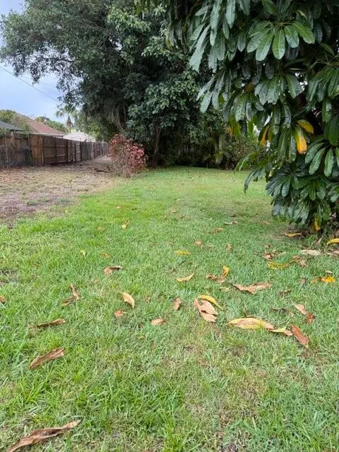 1556yardalley at 1556 W 35th Street, Riviera Beach