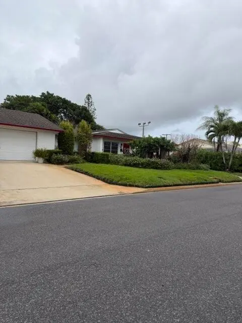 1556garage at 1556 W 35th Street, Riviera Beach