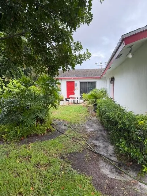 1556patio at 1556 W 35th Street, Riviera Beach