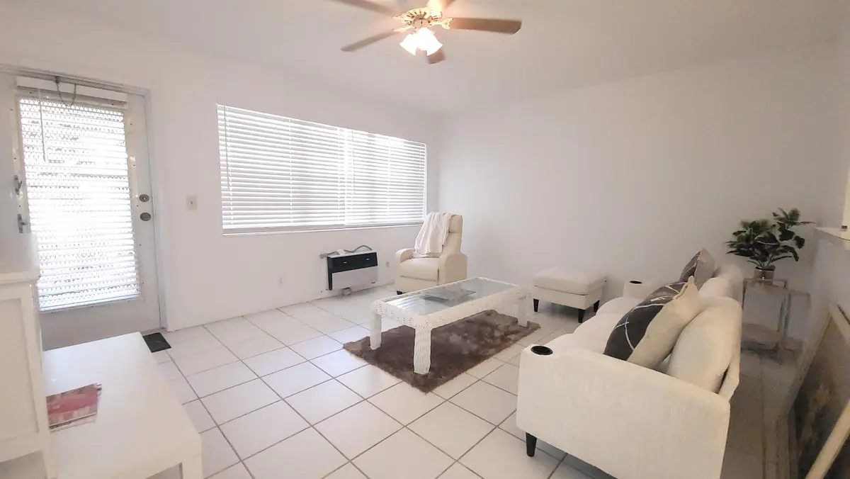 319 Chatham P, West Palm Beach, FL – photo 2